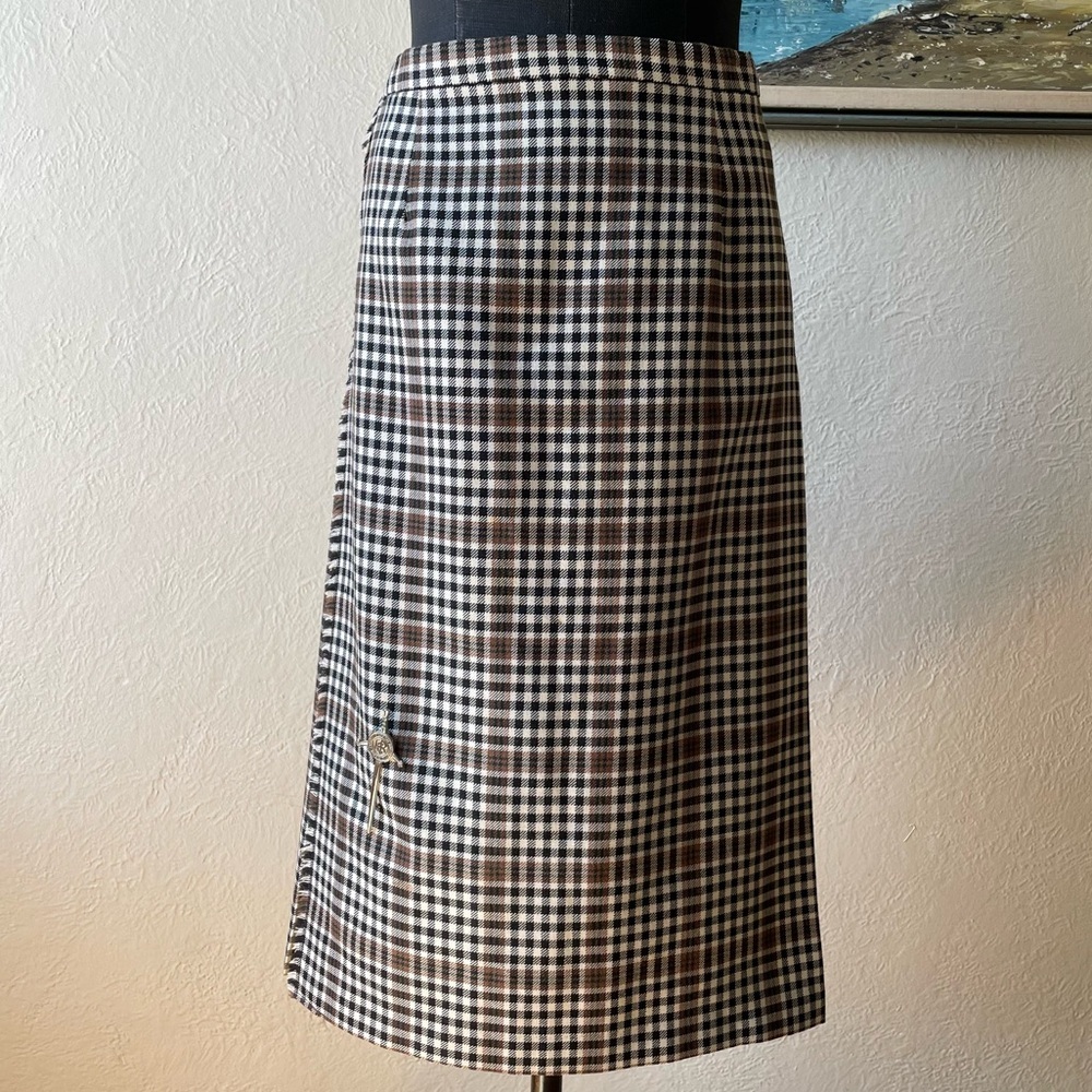 Vintage 90s plaid 100% wool tartan skirt from Scotland size small